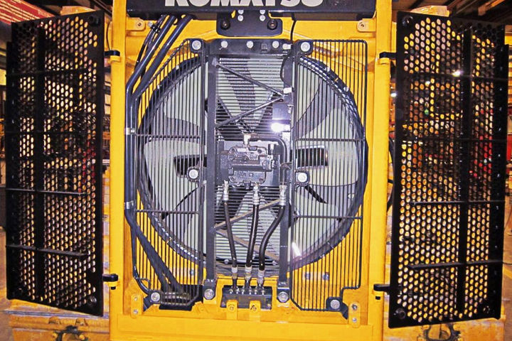 Auto reversing fan