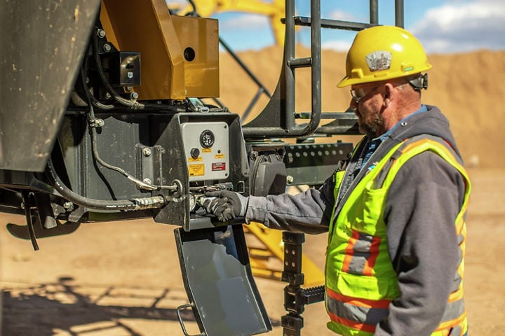 Automatic greasing system