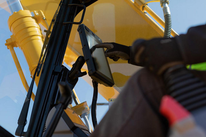 Closed-center load-sensing hydraulic system