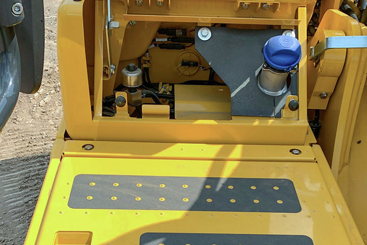 Closed-center load-sensing hydraulic system