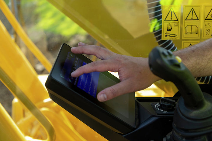 Intuitive and customizable cab monitor