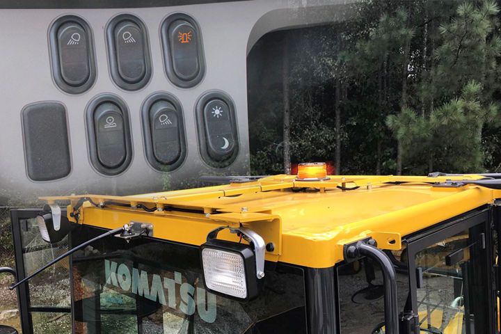 Beacon lamp and additional work lights