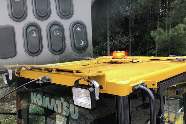 Beacon lamp and additional work lights